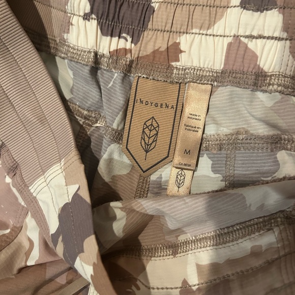 Indygena Women’s Camouflage Print Athletic Jogger Pants Medium - Picture 4 of 5